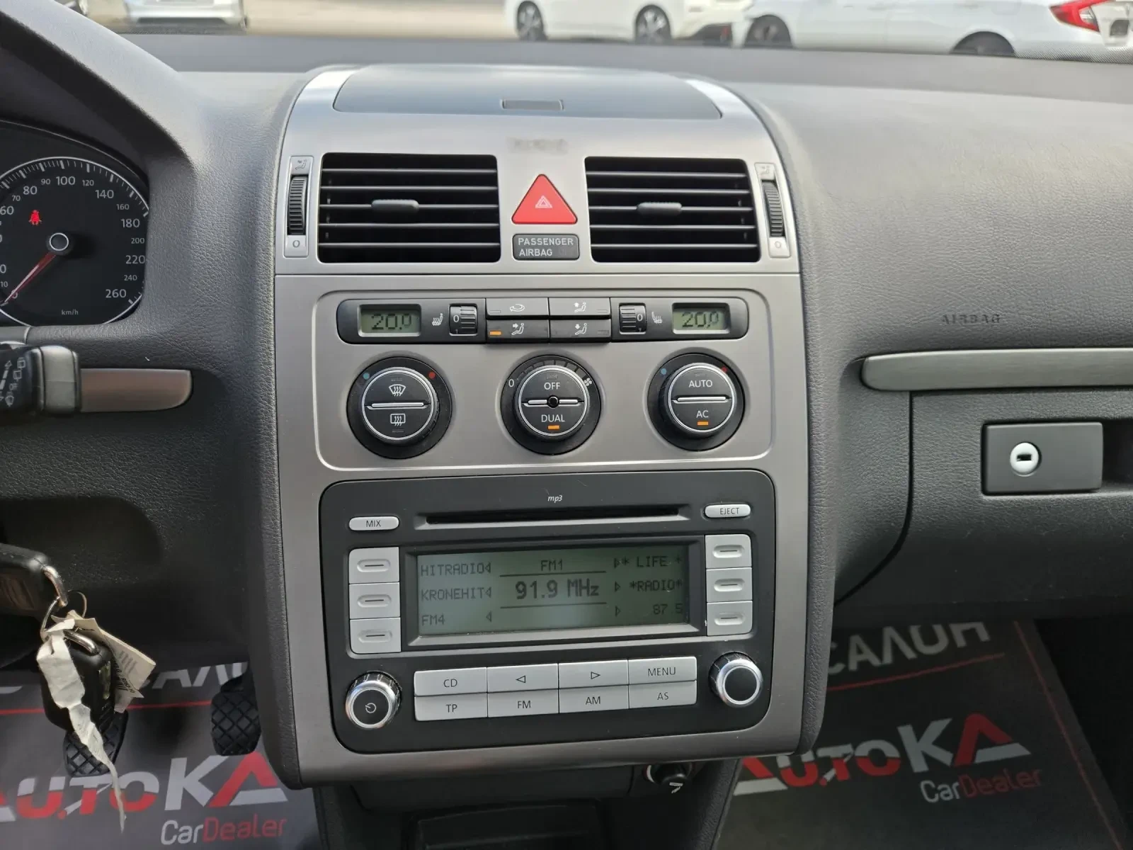 VW Touran 1.9TDI-105кс= 6СКОРОСТИ= FACELIFT= ПОДГРЕВ, снимка 14 - Автомобили и джипове - 55224527