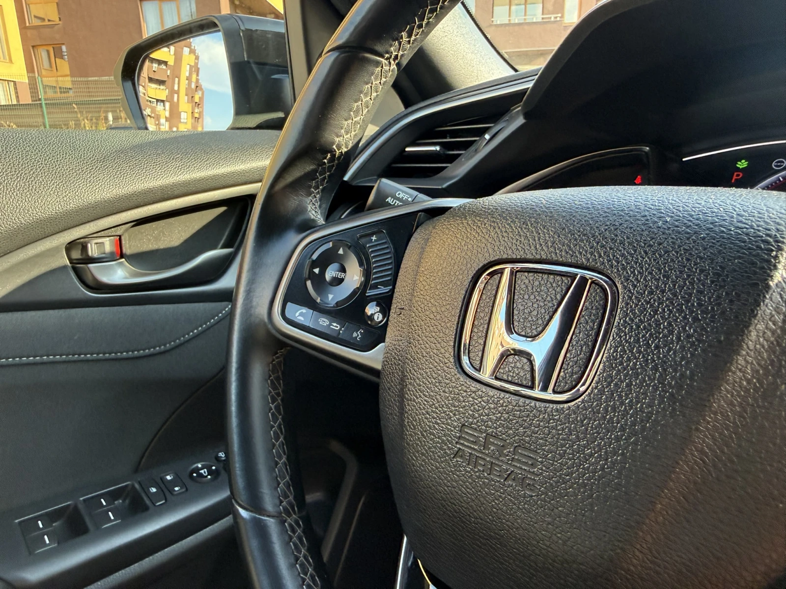 Honda Civic 1.5 VTEC Turbo Sport CVT, снимка 11 - Автомобили и джипове - 55330766