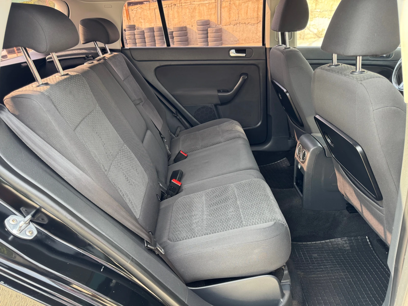VW Golf Plus 1.6TDI-АВТОМАТИК, снимка 10 - Автомобили и джипове - 55790462