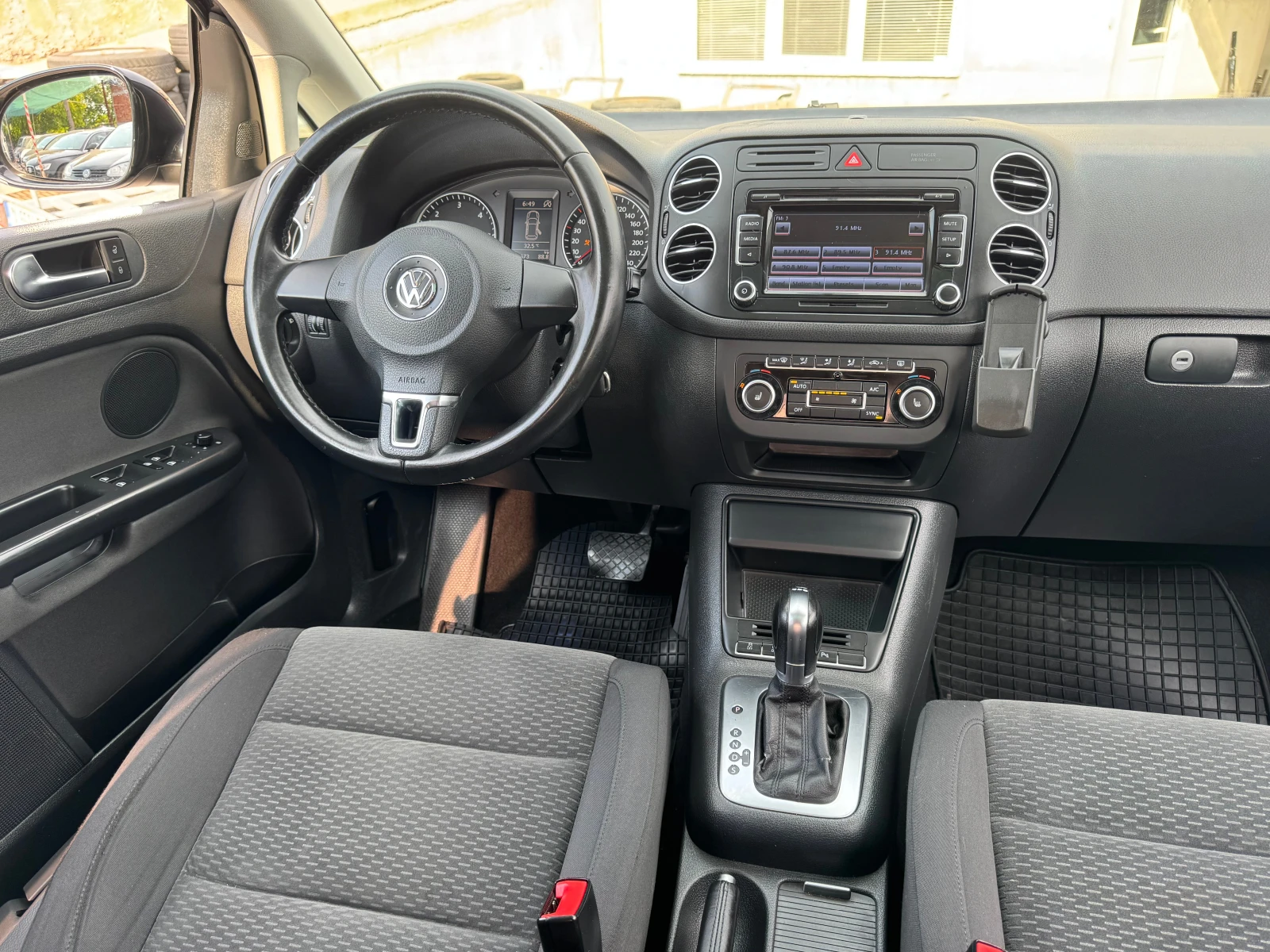 VW Golf Plus 1.6TDI-АВТОМАТИК, снимка 8 - Автомобили и джипове - 55790462