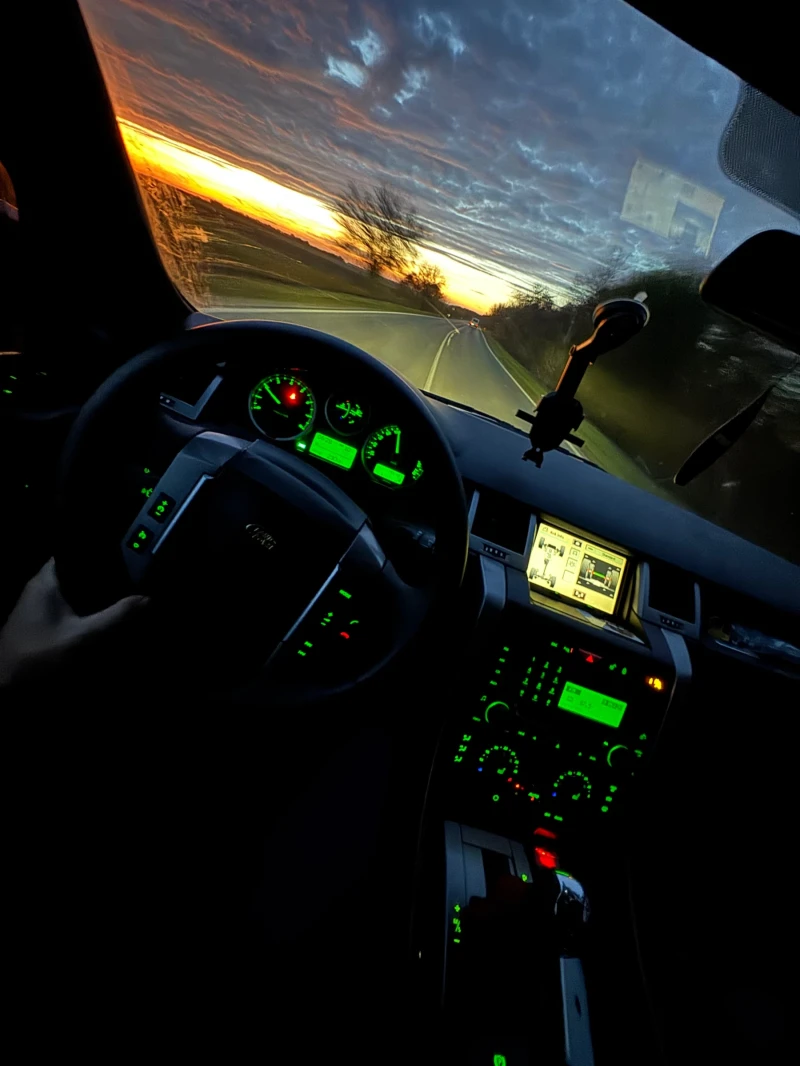 Land Rover Range Rover Sport 4.4 V8;ГАЗ;Harman Kardon;БЯЛА ПЕРЛА;6ZF АВТОМАТ, снимка 6 - Автомобили и джипове - 52730682