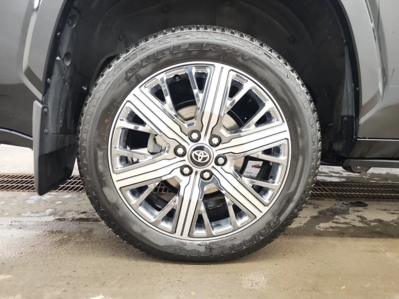 Toyota Sequoia * Platinum 4WD * CARFAX * БЕЗ ПЪРВОНАЧАЛНА ВНОСКА, снимка 13 - Автомобили и джипове - 53024043