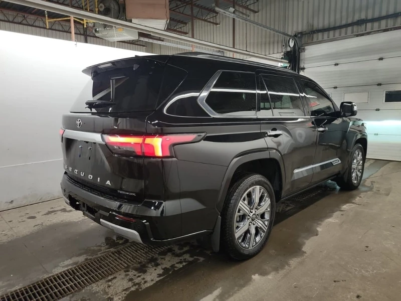 Toyota Sequoia * Platinum 4WD * CARFAX * БЕЗ ПЪРВОНАЧАЛНА ВНОСКА, снимка 3 - Автомобили и джипове - 53024043