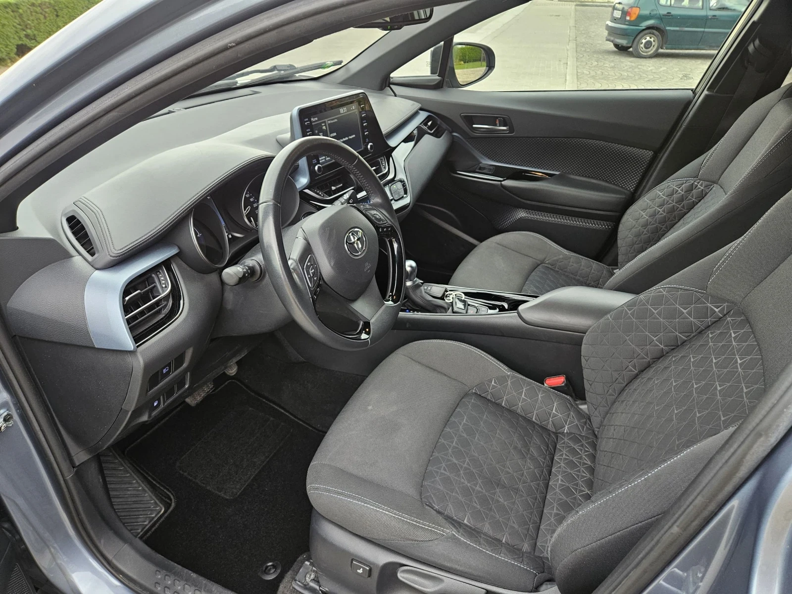 Toyota C-HR 1.8 HYBRID // FACELIFT  - изображение 7