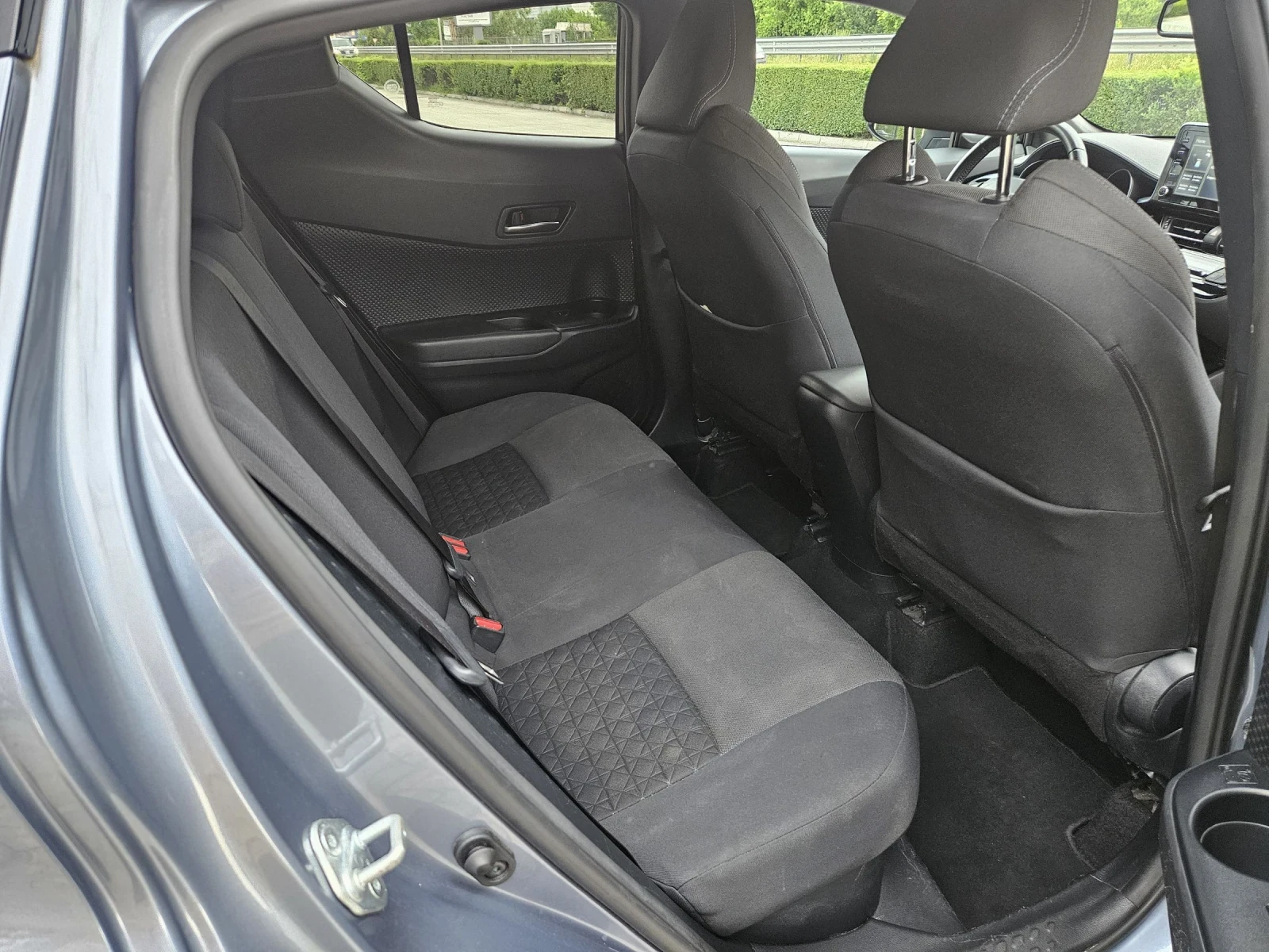 Toyota C-HR 1.8 HYBRID // FACELIFT  - изображение 9