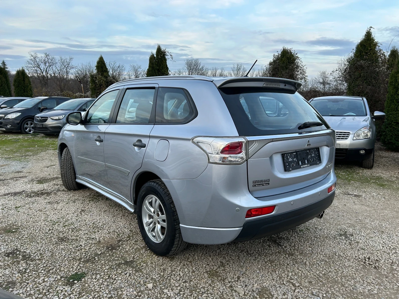 Mitsubishi Outlander 2.0 бензин евро 5 - изображение 4
