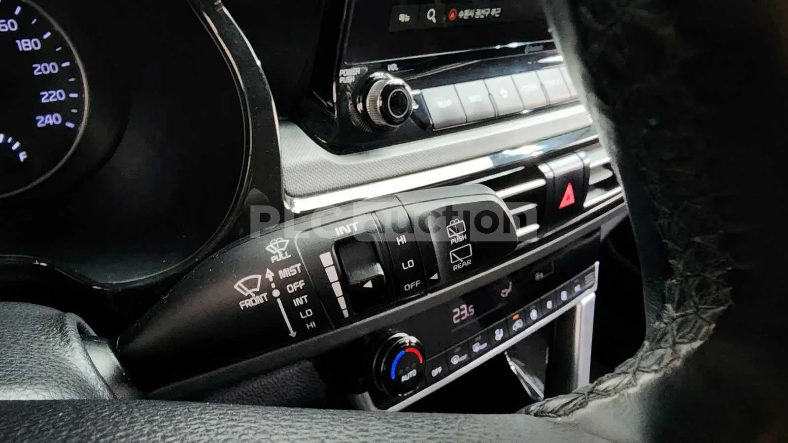 Kia Sorento CELTOS* 1.6| КАМЕРА| ПОДГРЕВ ВОЛАН| ВКЛ.ТЕХНОТЕСТ, снимка 14 - Автомобили и джипове - 54760607