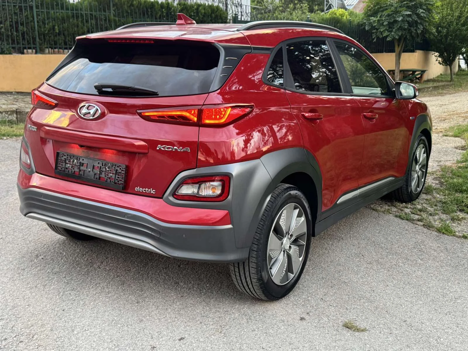 Hyundai Kona 64kWh, снимка 4 - Автомобили и джипове - 54831868