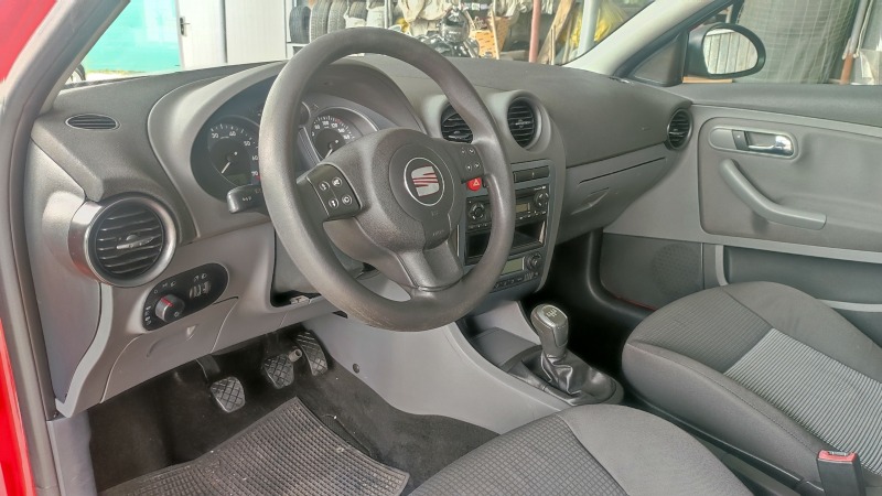 Seat Ibiza 1.4i, снимка 10 - Автомобили и джипове - 41515933