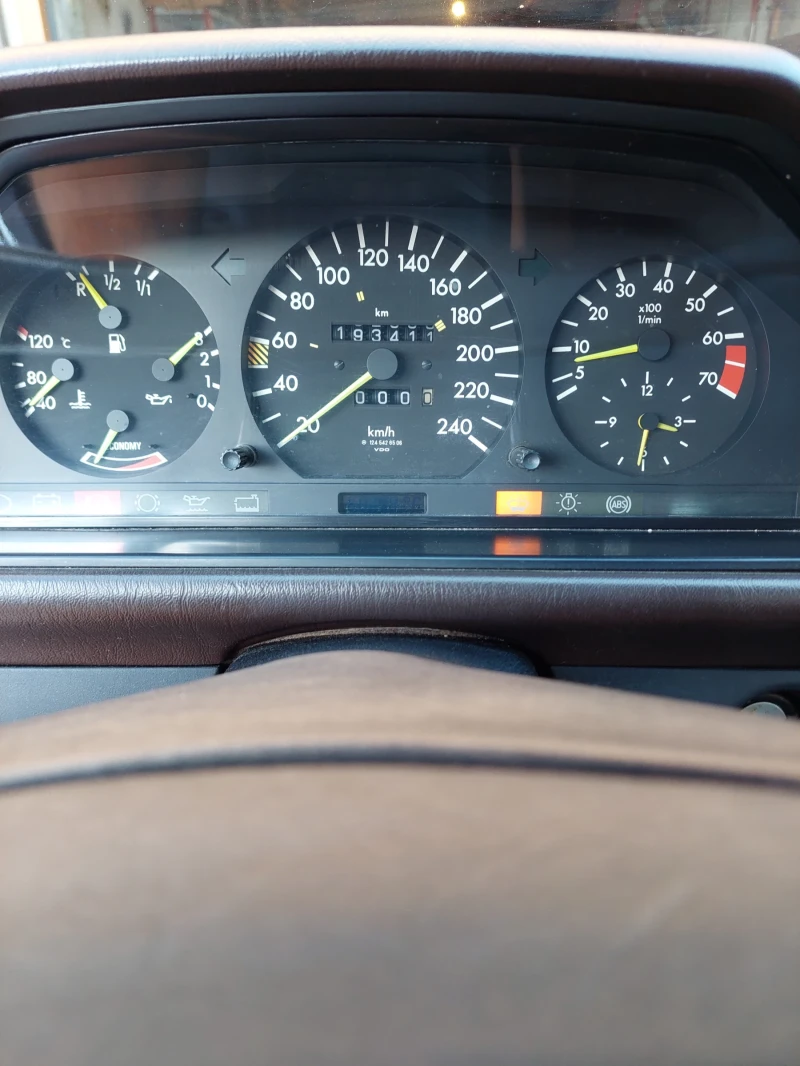 Mercedes-Benz 124 300ce, снимка 14 - Автомобили и джипове - 47626232