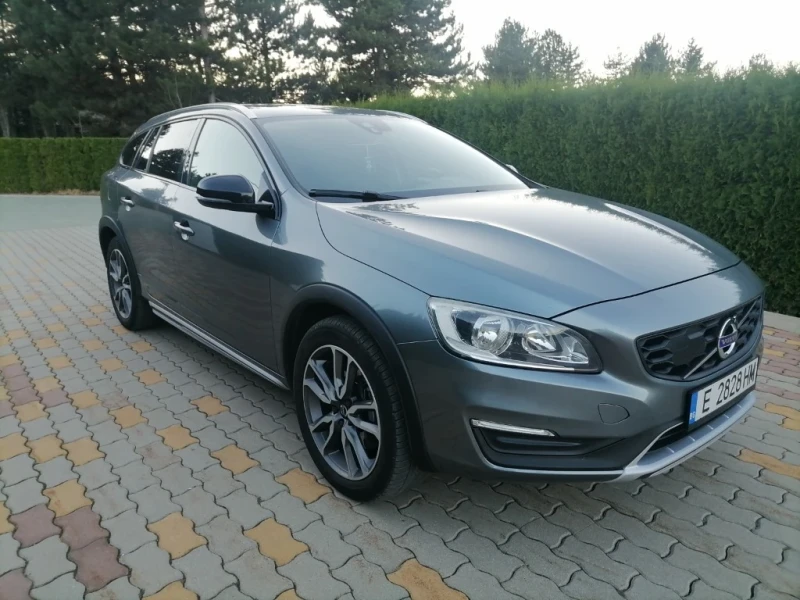 Volvo V60 Cross Country, снимка 3 - Автомобили и джипове - 47790951