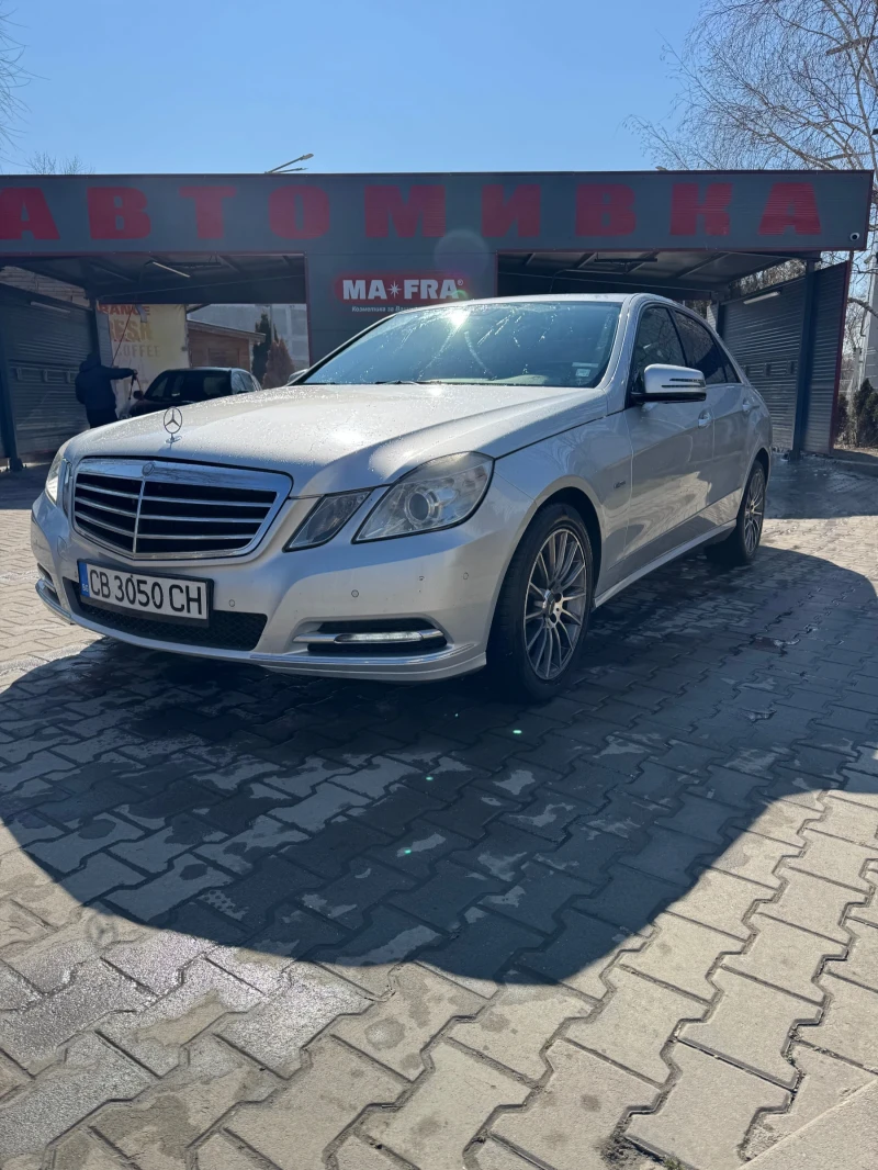 Mercedes-Benz E 220 Напълно Обслужен , снимка 2 - Автомобили и джипове - 49208378