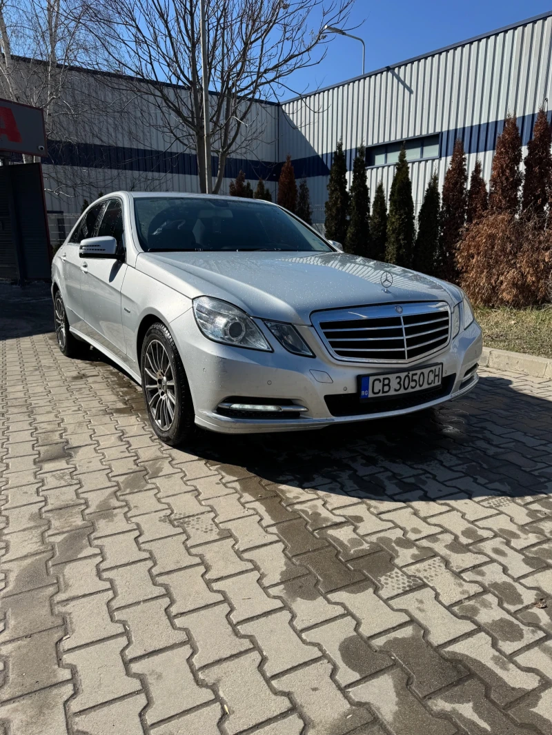 Mercedes-Benz E 220 Напълно Обслужен , снимка 1 - Автомобили и джипове - 49208378