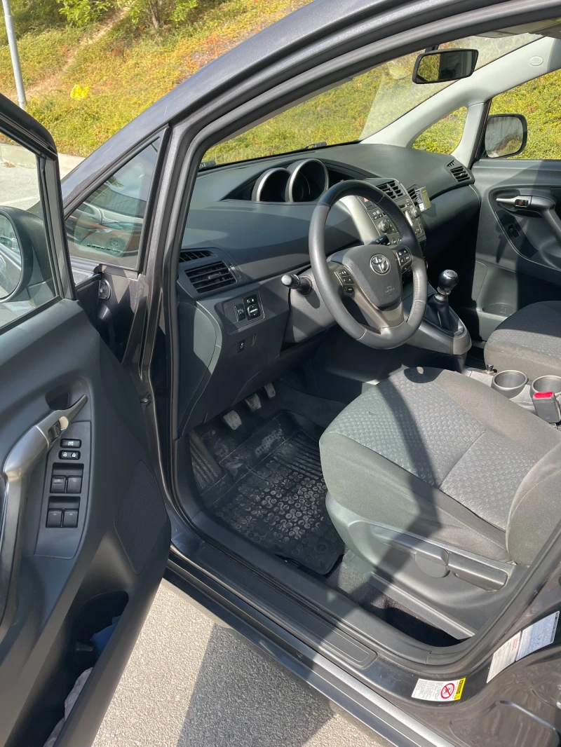 Toyota Verso 1.8 VVTi, снимка 2 - Автомобили и джипове - 51910496