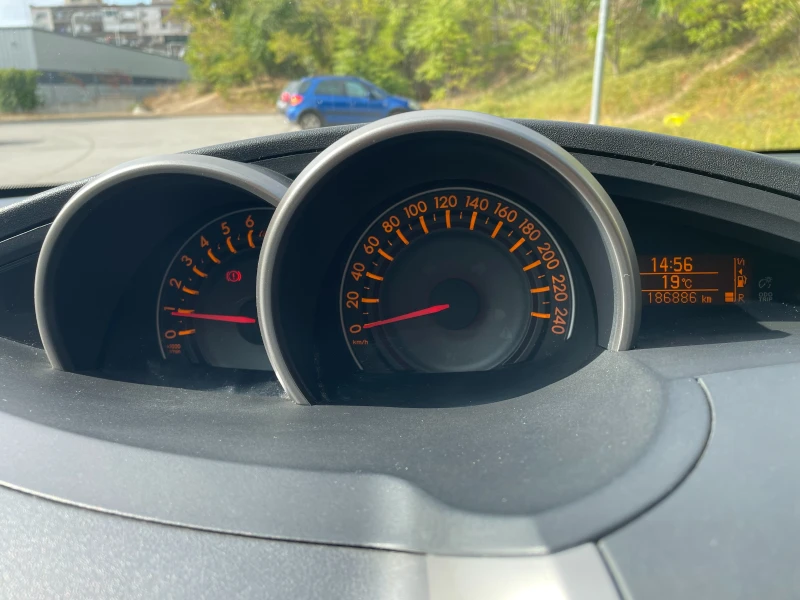 Toyota Verso 1.8 VVTi, снимка 10 - Автомобили и джипове - 51910496