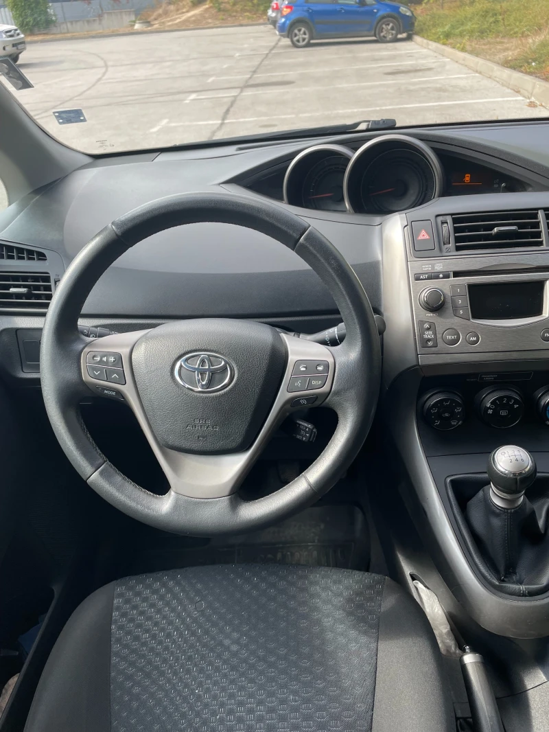 Toyota Verso 1.8 VVTi, снимка 9 - Автомобили и джипове - 51910496