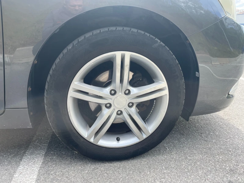 Toyota Verso 1.8 VVTi, снимка 14 - Автомобили и джипове - 51910496