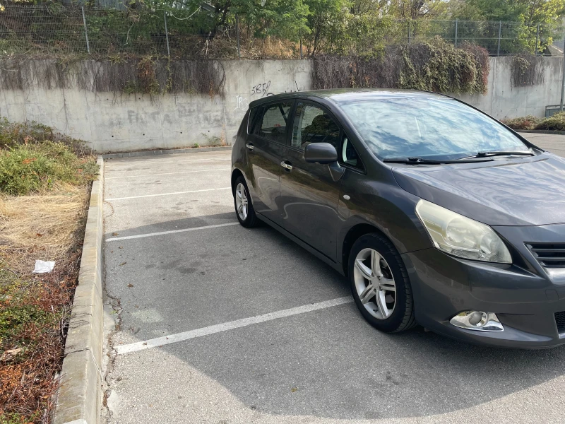Toyota Verso 1.8 VVTi, снимка 13 - Автомобили и джипове - 51910496