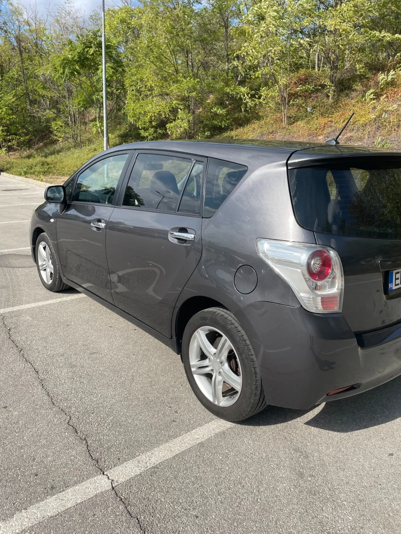 Toyota Verso 1.8 VVTi, снимка 3 - Автомобили и джипове - 51910496