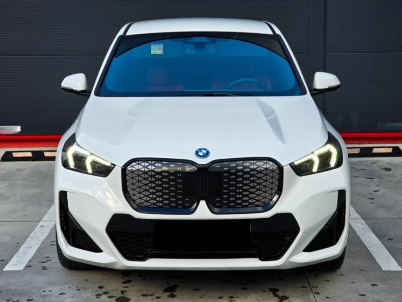 BMW iX1 eDrive20, снимка 2 - Автомобили и джипове - 52401437