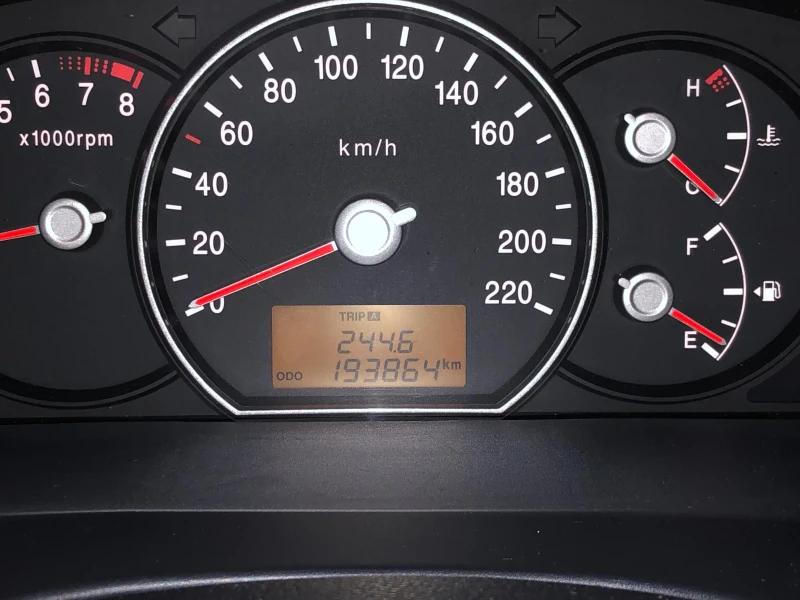 Kia Carens 2.0 140к.с. Газ/Бензин., снимка 10 - Автомобили и джипове - 52666893