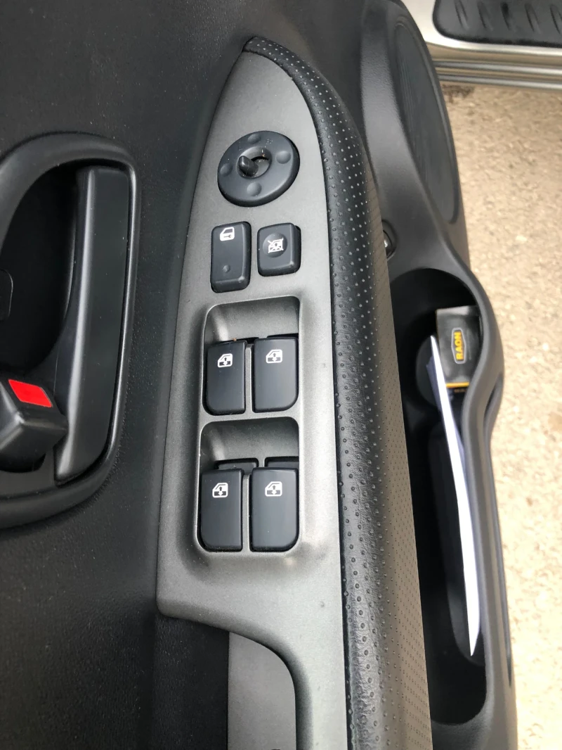 Kia Carens 2.0 140к.с. Газ/Бензин., снимка 12 - Автомобили и джипове - 52666893