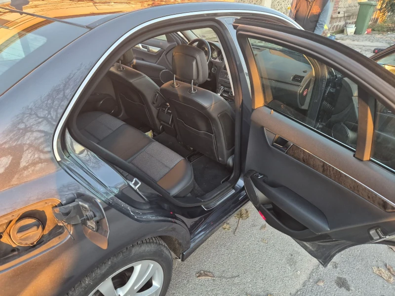 Mercedes-Benz C 300, снимка 4 - Автомобили и джипове - 52794342