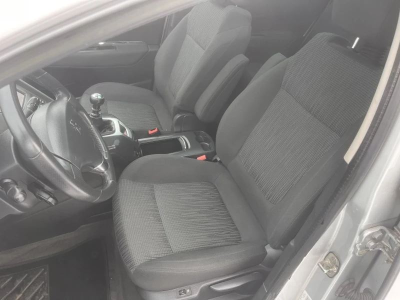 Peugeot 5008 2.0HDI, снимка 15 - Автомобили и джипове - 53093506