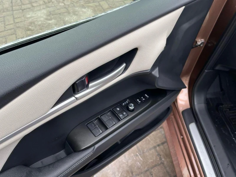 Toyota Camry 2.5 HEV E-CVT EXECUTIVE  JBL, снимка 12 - Автомобили и джипове - 53161945