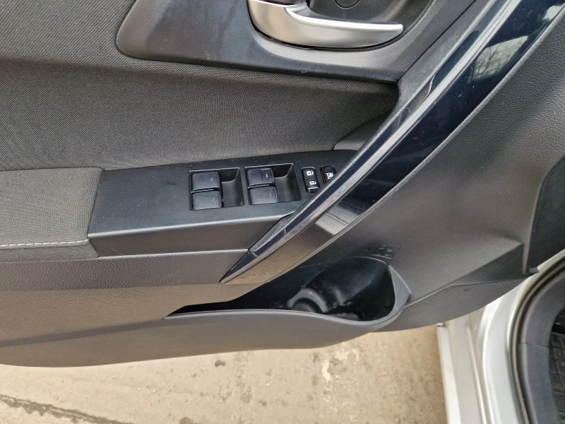 Toyota Auris Бензин, снимка 9 - Автомобили и джипове - 53504238