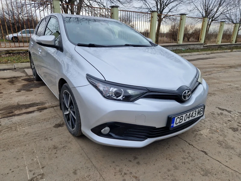 Toyota Auris Бензин