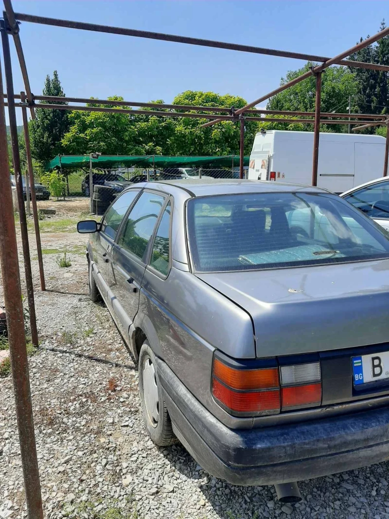 VW Passat 1.8 mi, снимка 3 - Автомобили и джипове - 53563875