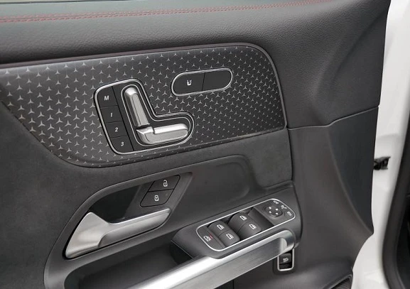 Mercedes-Benz EQB 300 4Matic = AMG Line = Premium Package Гаранция - изображение 6