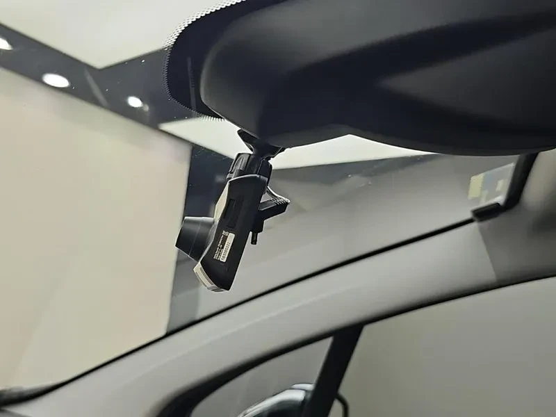 Peugeot 2008 1.6 BlueHDI - САМО 30% АВАНС, снимка 16 - Автомобили и джипове - 56016755