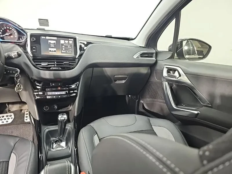 Peugeot 2008 1.6 BlueHDI - САМО 30% АВАНС, снимка 11 - Автомобили и джипове - 56016755