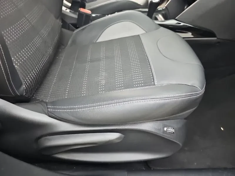 Peugeot 2008 1.6 BlueHDI - САМО 30% АВАНС, снимка 17 - Автомобили и джипове - 56016755