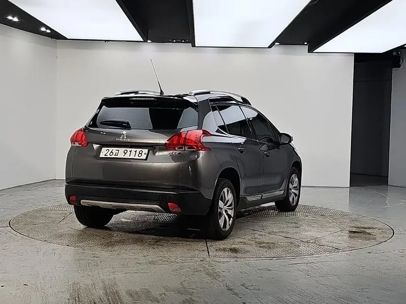 Peugeot 2008 1.6 BlueHDI - САМО 30% АВАНС, снимка 2 - Автомобили и джипове - 56016755