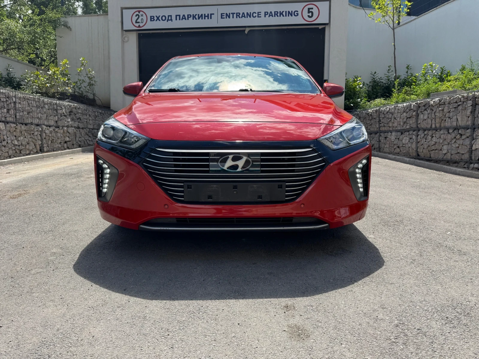Hyundai Ioniq LED* КОЖА* КАМЕРА* ПОДГРЕВ* ОБДУХВАНЕ* ЛЮК* , снимка 1