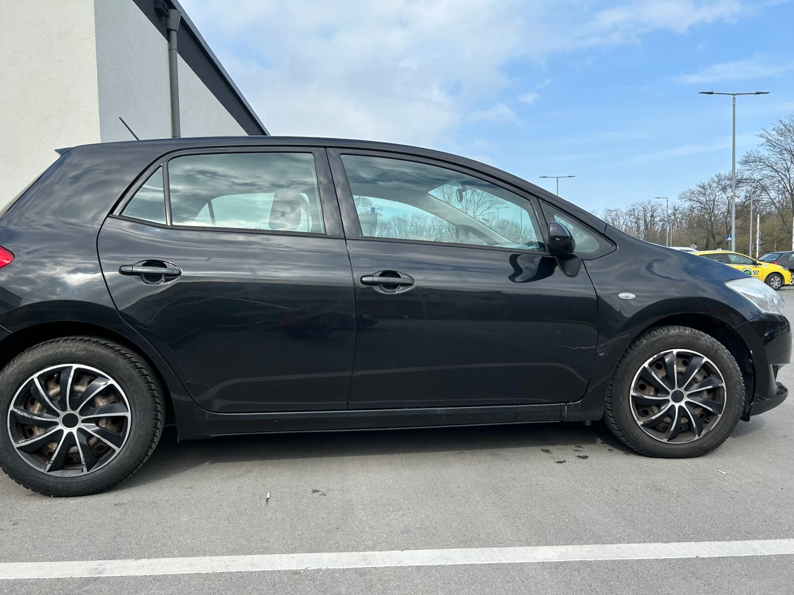 Toyota Auris  - изображение 5