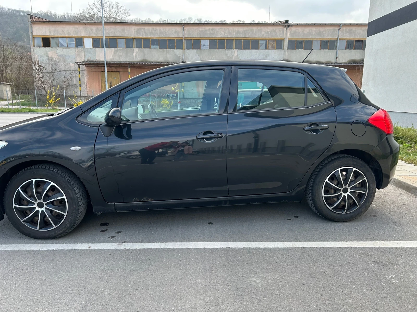 Toyota Auris  - изображение 3