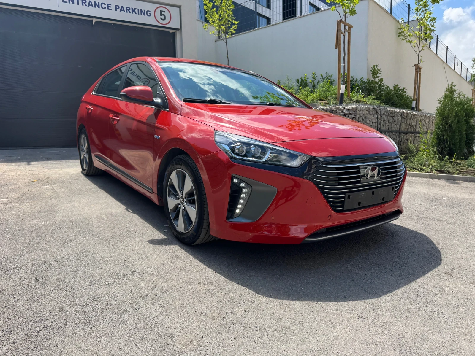 Hyundai Ioniq LED* КОЖА* КАМЕРА* ПОДГРЕВ* ОБДУХВАНЕ* ЛЮК*  | Mobile.bg — изображение 13