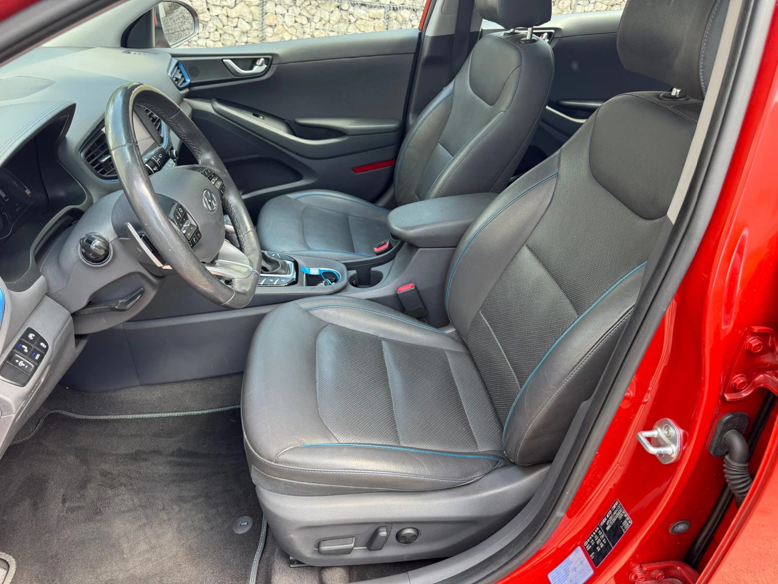 Hyundai Ioniq LED* КОЖА* КАМЕРА* ПОДГРЕВ* ОБДУХВАНЕ* ЛЮК*  - изображение 2