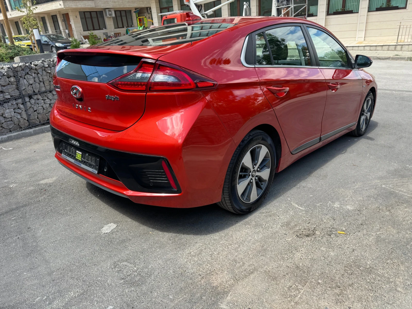 Hyundai Ioniq LED* КОЖА* КАМЕРА* ПОДГРЕВ* ОБДУХВАНЕ* ЛЮК*  - изображение 9