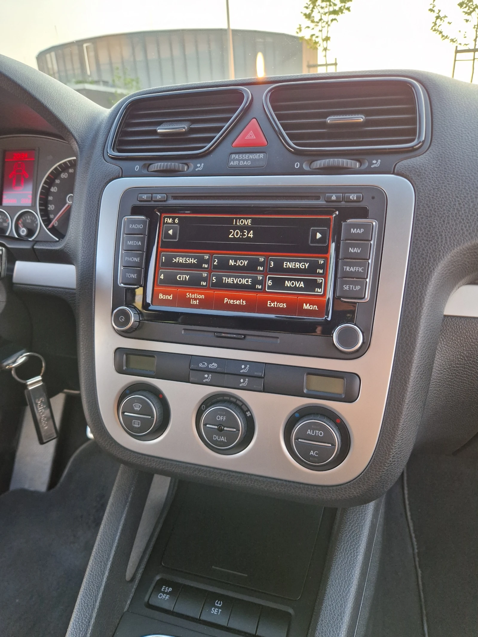 VW Scirocco 2.0 TDI, снимка 11 - Автомобили и джипове - 54196795