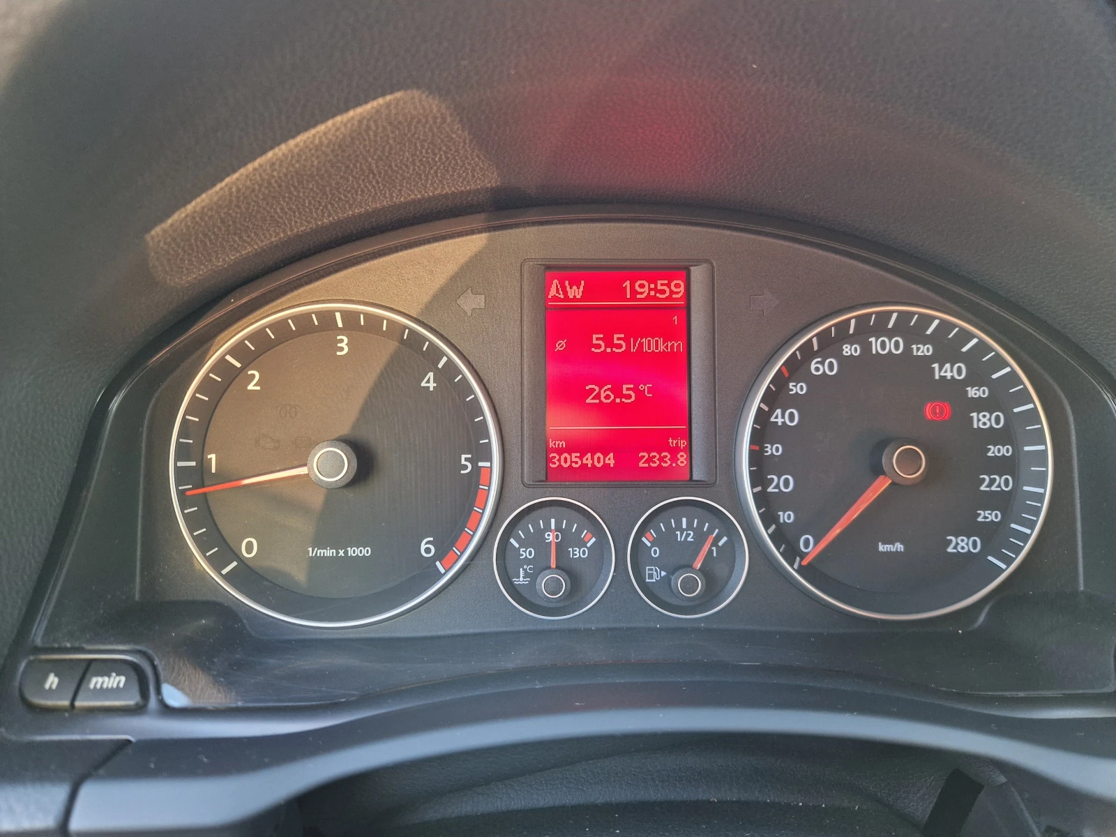 VW Scirocco 2.0 TDI, снимка 13 - Автомобили и джипове - 54196795