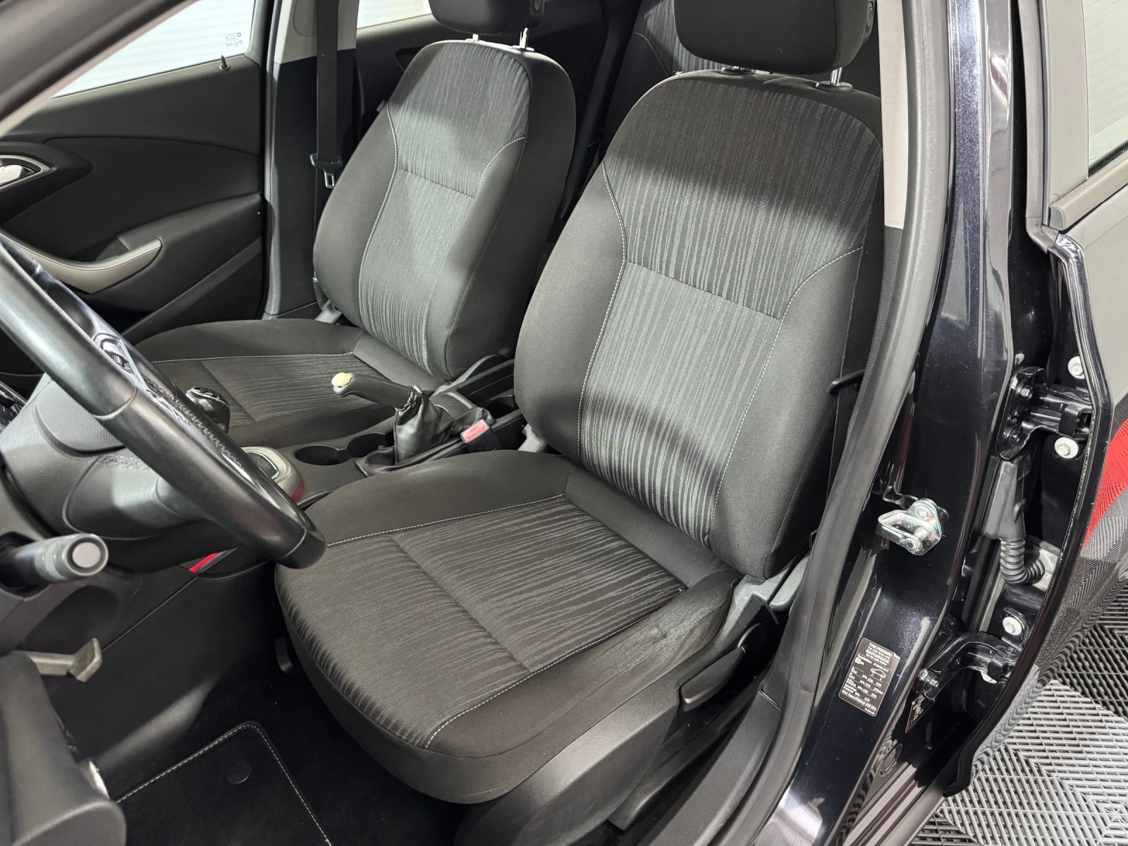 Opel Astra 1.4 turbo 101 k.s. - COSMO - 93.000 km!, снимка 12 - Автомобили и джипове - 54736606