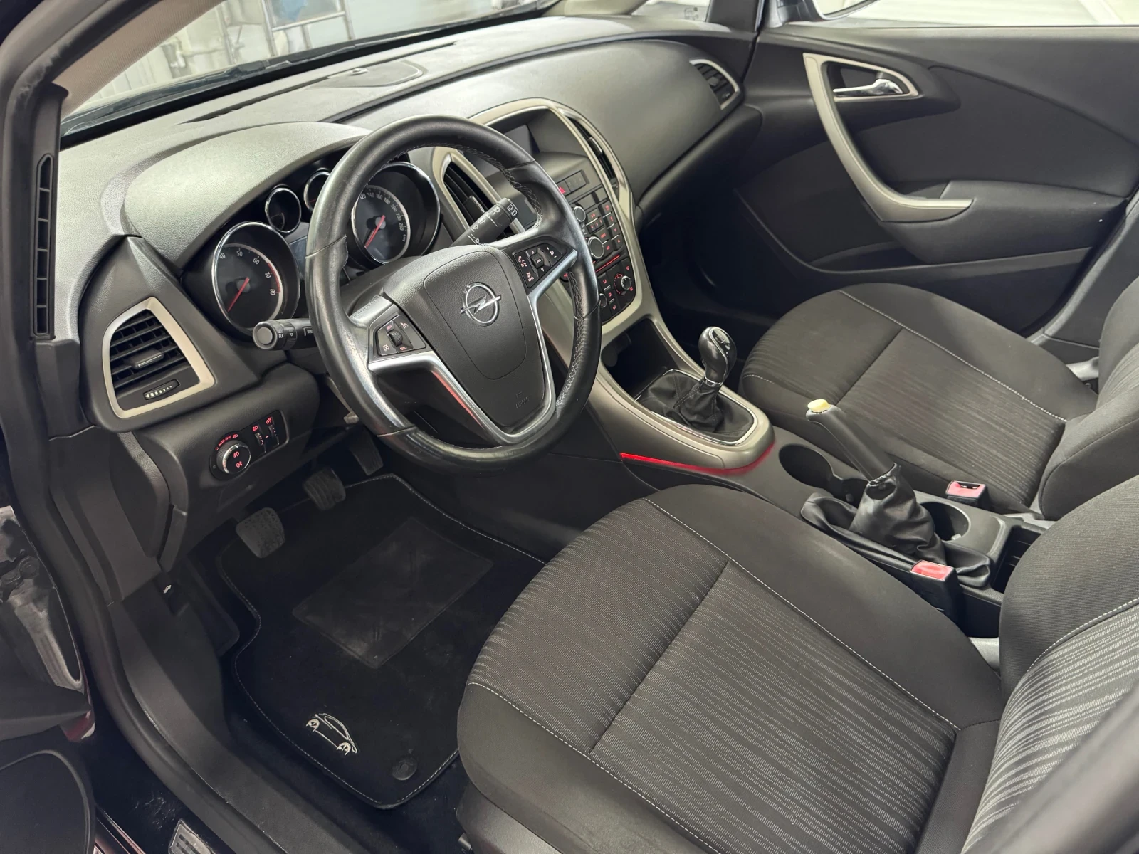 Opel Astra 1.4 turbo 101 k.s. - COSMO - 93.000 km!, снимка 8 - Автомобили и джипове - 54736606