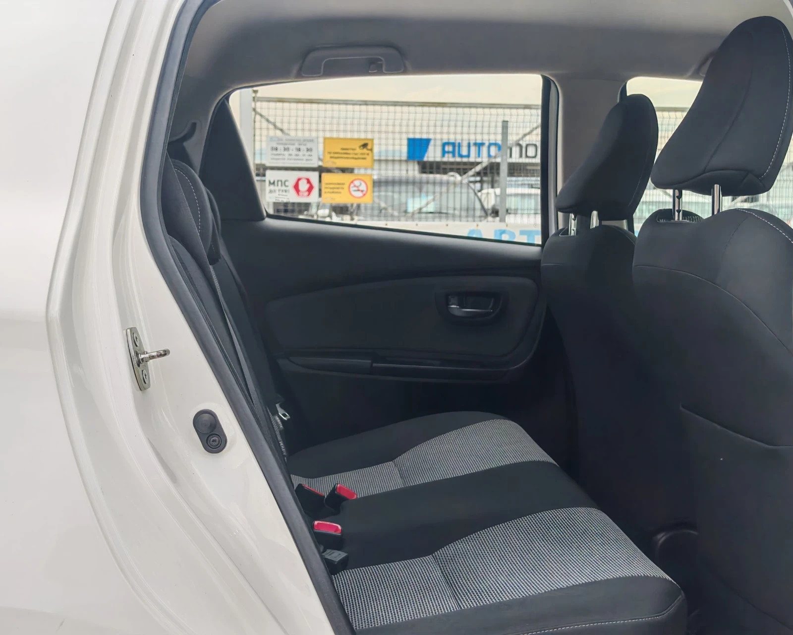 Toyota Yaris 1.5 100 К.С. ХИБРИД! АВТОМАТ! 106 000 КМ! , снимка 12 - Автомобили и джипове - 55064424