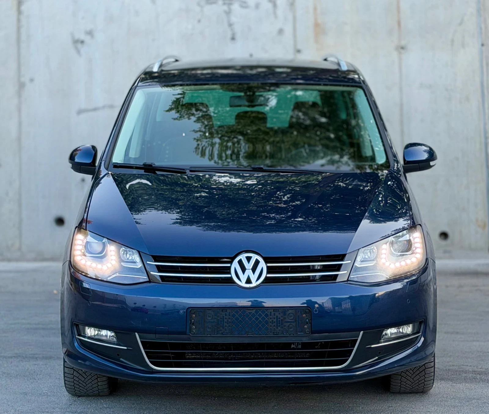 VW Sharan 2.0TDi~170hp~DSG~KEYLESS GO, снимка 2 - Автомобили и джипове - 55809843