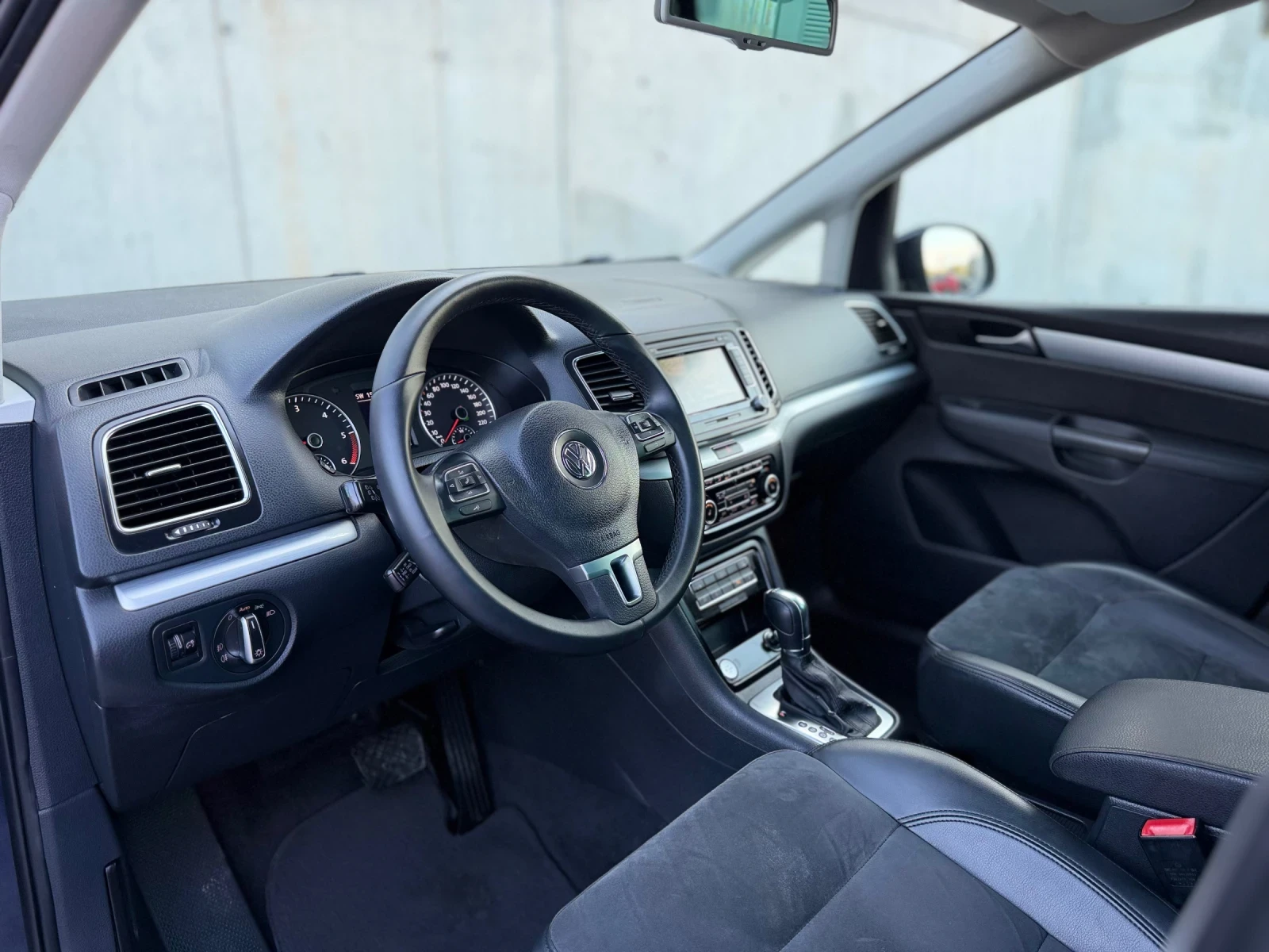 VW Sharan 2.0TDi~170hp~DSG~KEYLESS GO, снимка 9 - Автомобили и джипове - 55809843